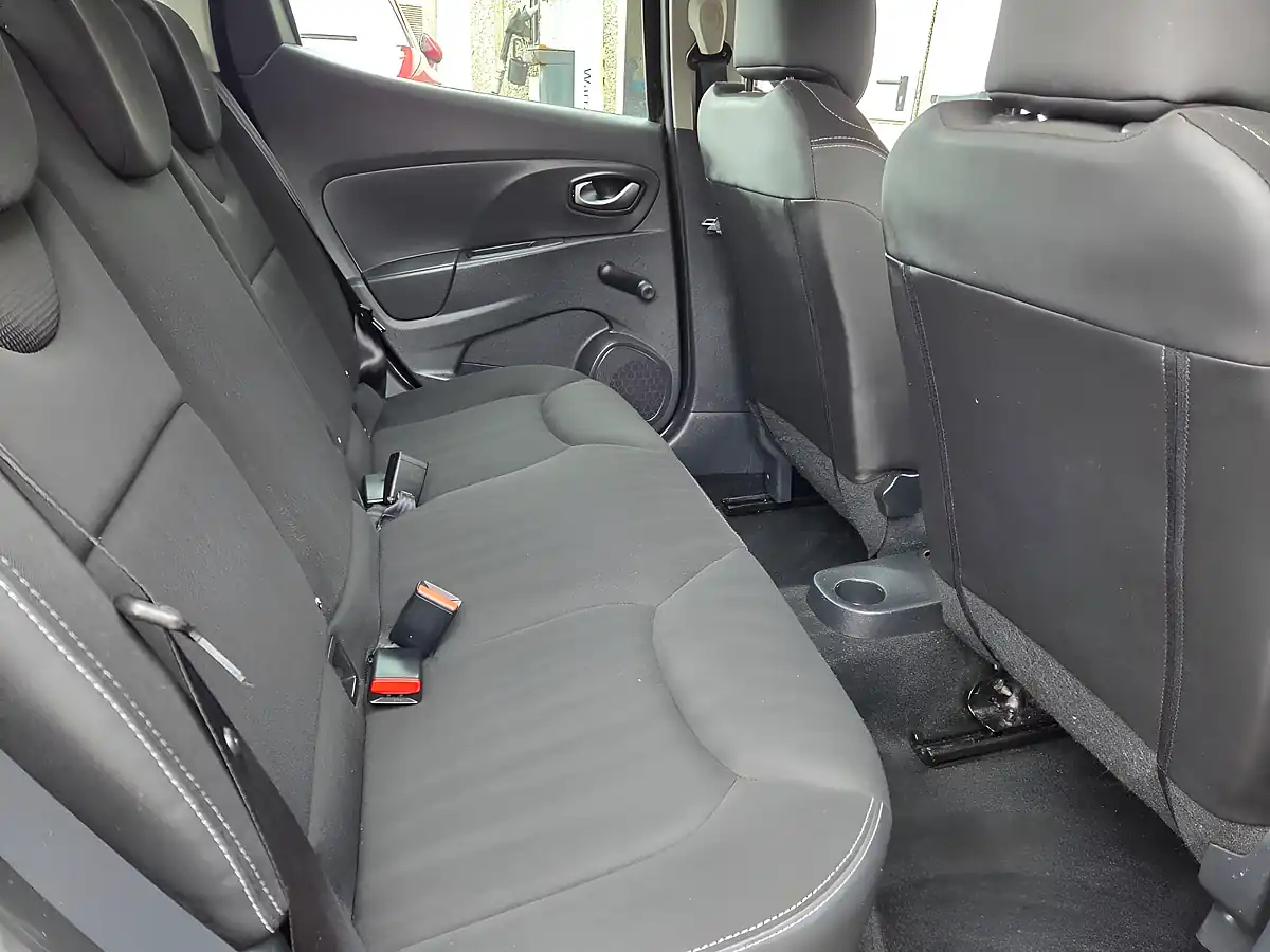 Used 2016 Renault Clio Dynamique Nav Black - Interior and Exterior details 11
