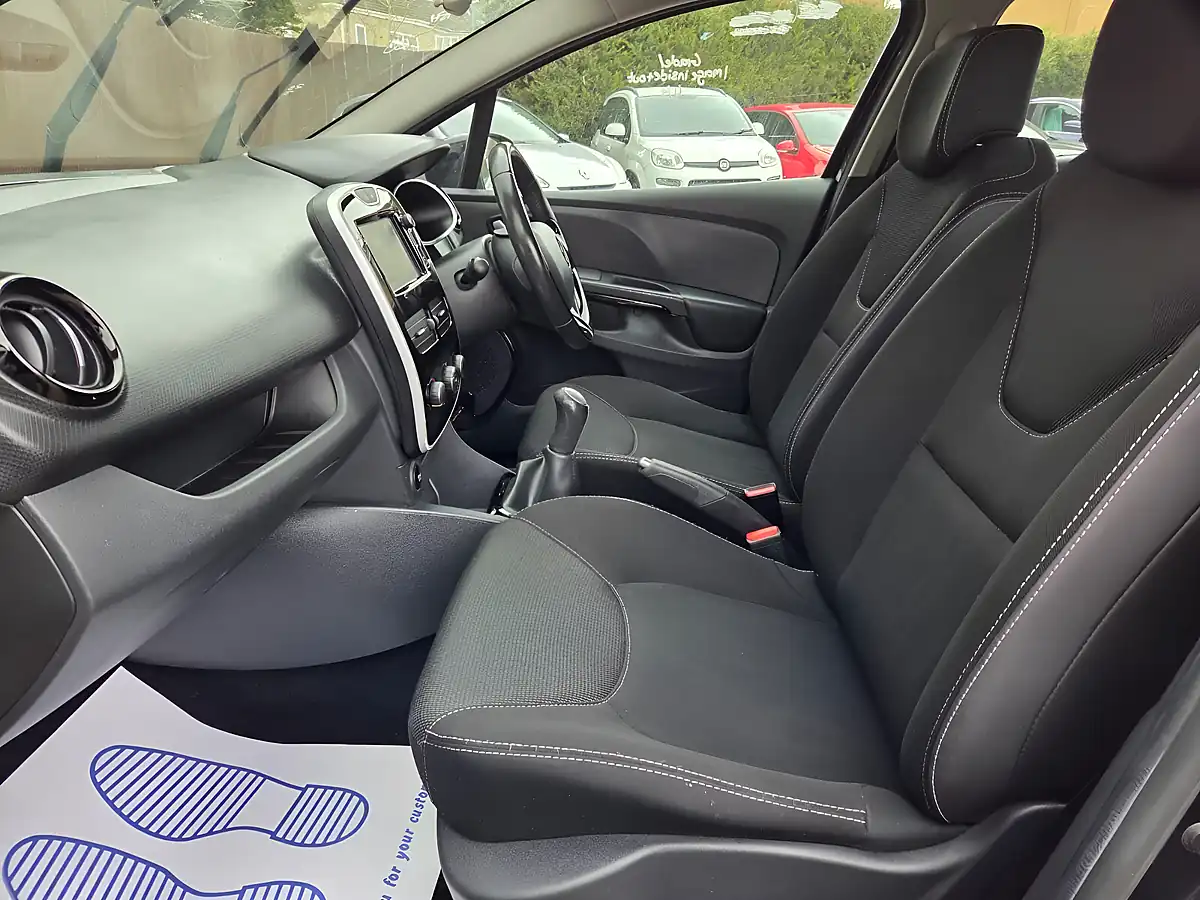 Used 2016 Renault Clio Dynamique Nav Black - Interior and Exterior details 19