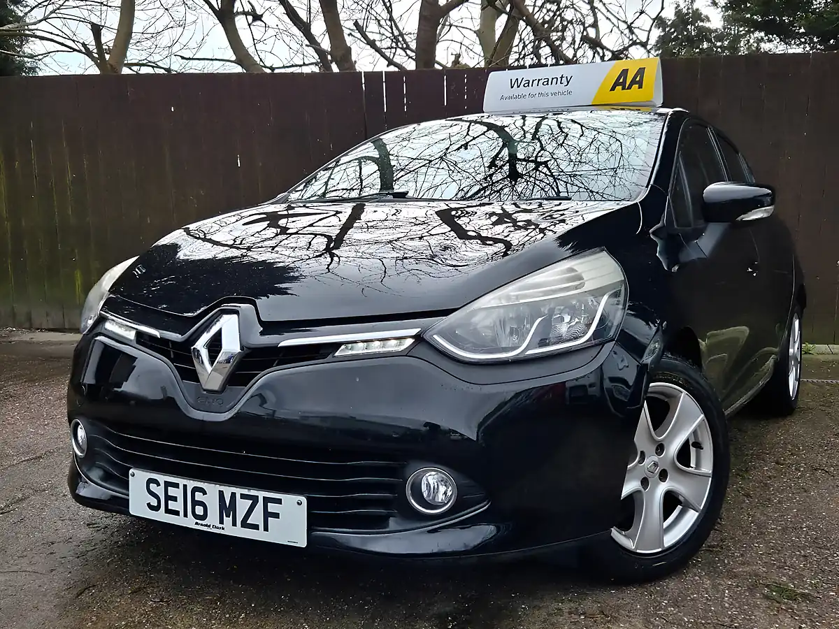 Used 2016 Renault Clio Dynamique Nav Black - Interior and Exterior details 3