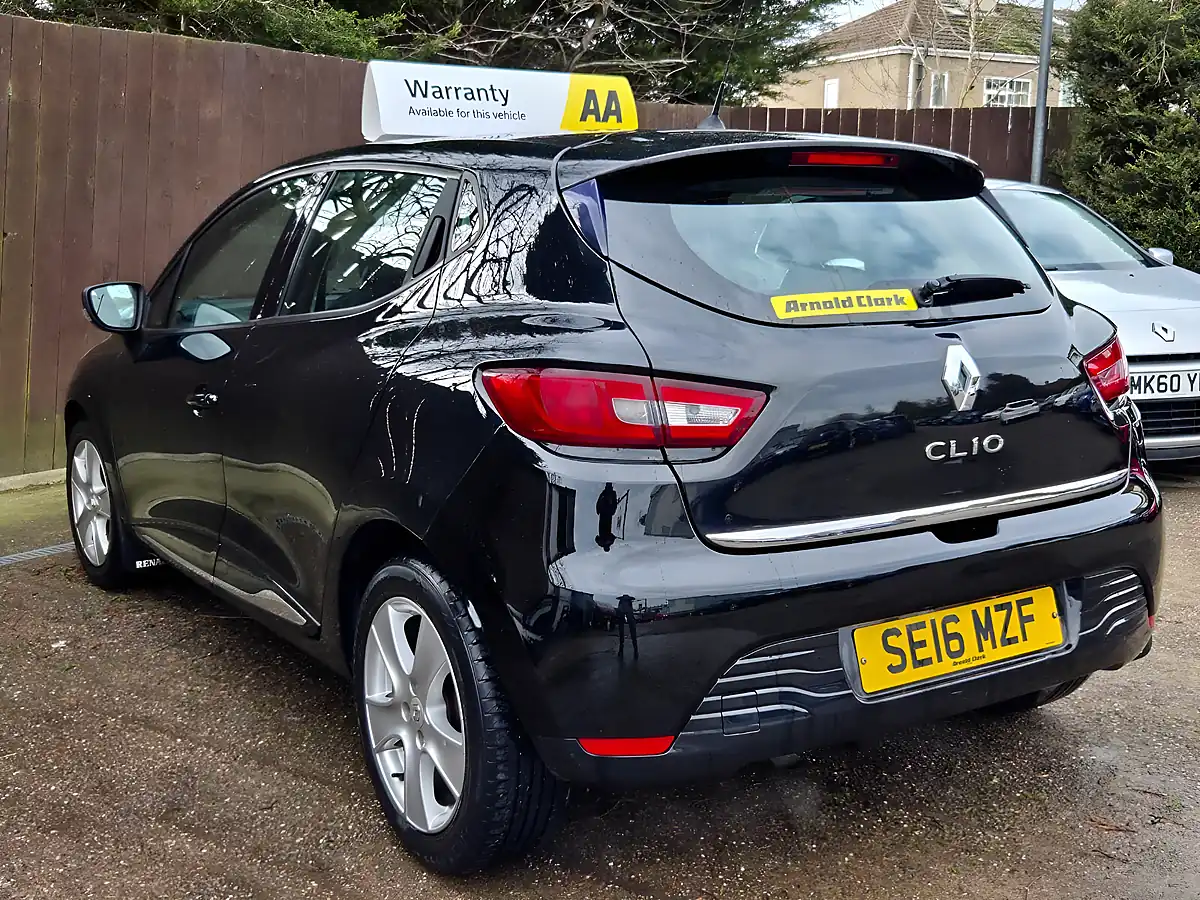 Used 2016 Renault Clio Dynamique Nav Black - Interior and Exterior details 4