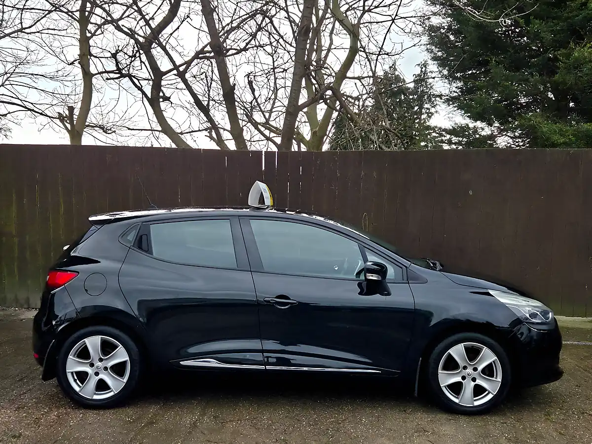 Used 2016 Renault Clio Dynamique Nav Black - Interior and Exterior details 7