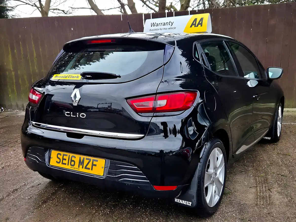 Used 2016 Renault Clio Dynamique Nav Black - Interior and Exterior details 8