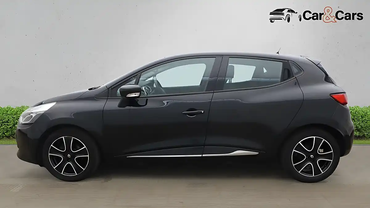 Used 2016 Renault Clio Dynamique Nav Black - Interior and Exterior details 10
