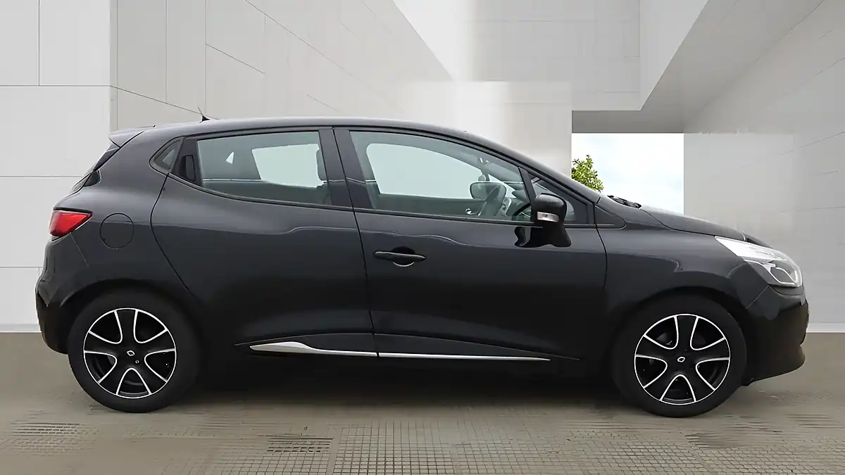 Used 2016 Renault Clio Dynamique Nav Black - Interior and Exterior details 15