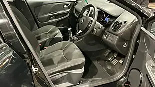 Used 2016 Renault Clio Dynamique Nav Black - Interior and Exterior details 5