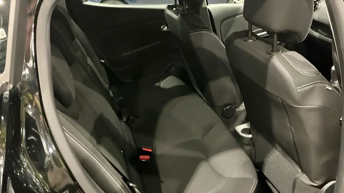 Used 2016 Renault Clio Dynamique Nav Black - Interior and Exterior details 8