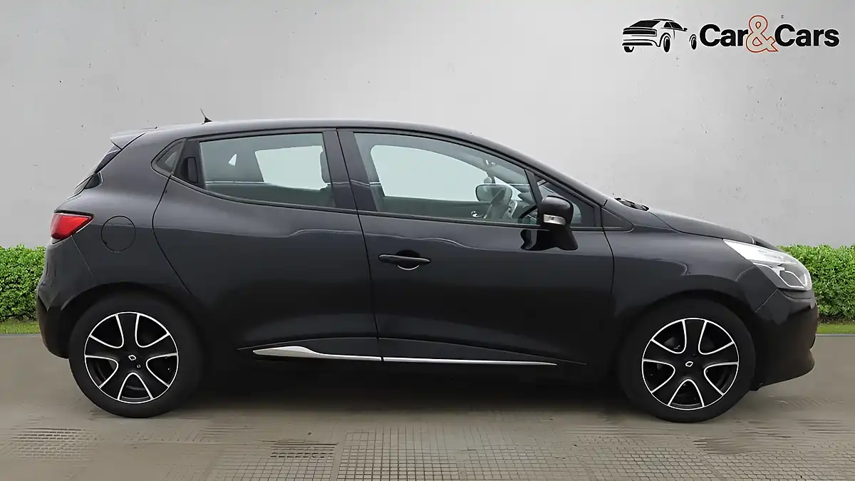 Used 2016 Renault Clio Dynamique Nav Black - Interior and Exterior details 9