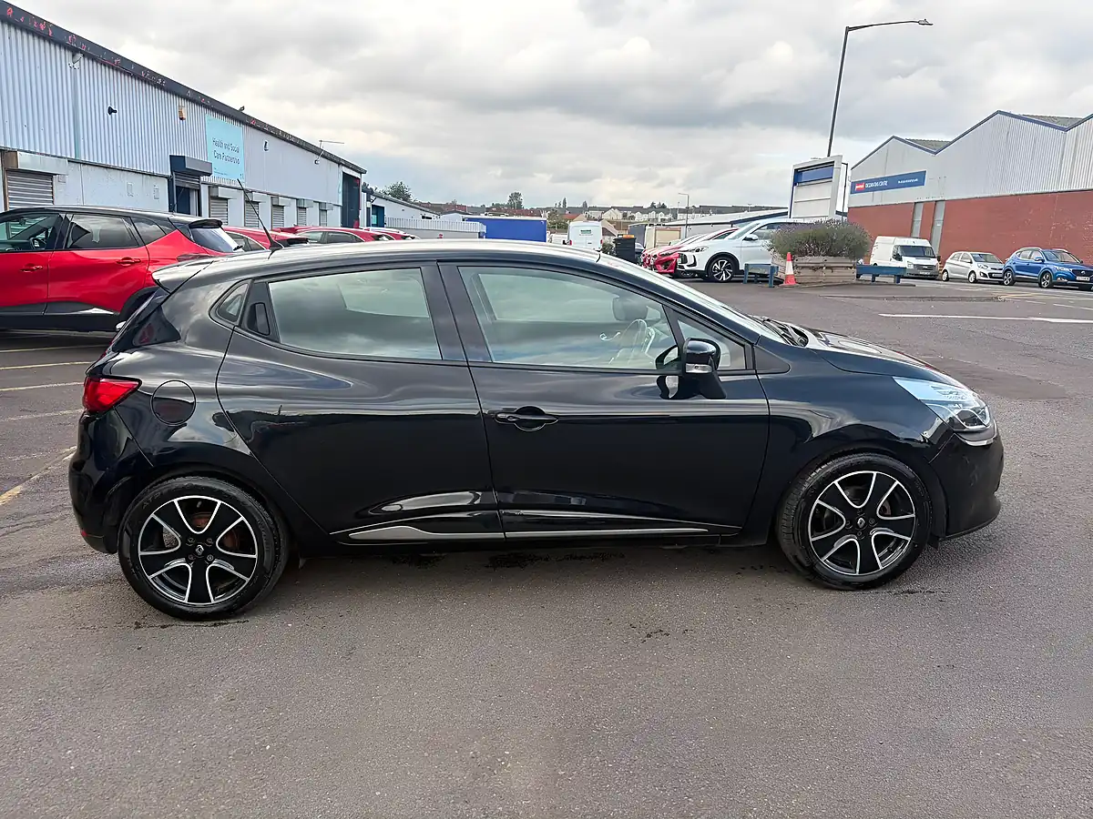 Used 2016 Renault Clio Dynamique Nav Black - Interior and Exterior details 11