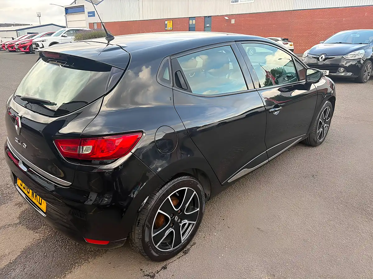 Used 2016 Renault Clio Dynamique Nav Black - Interior and Exterior details 12