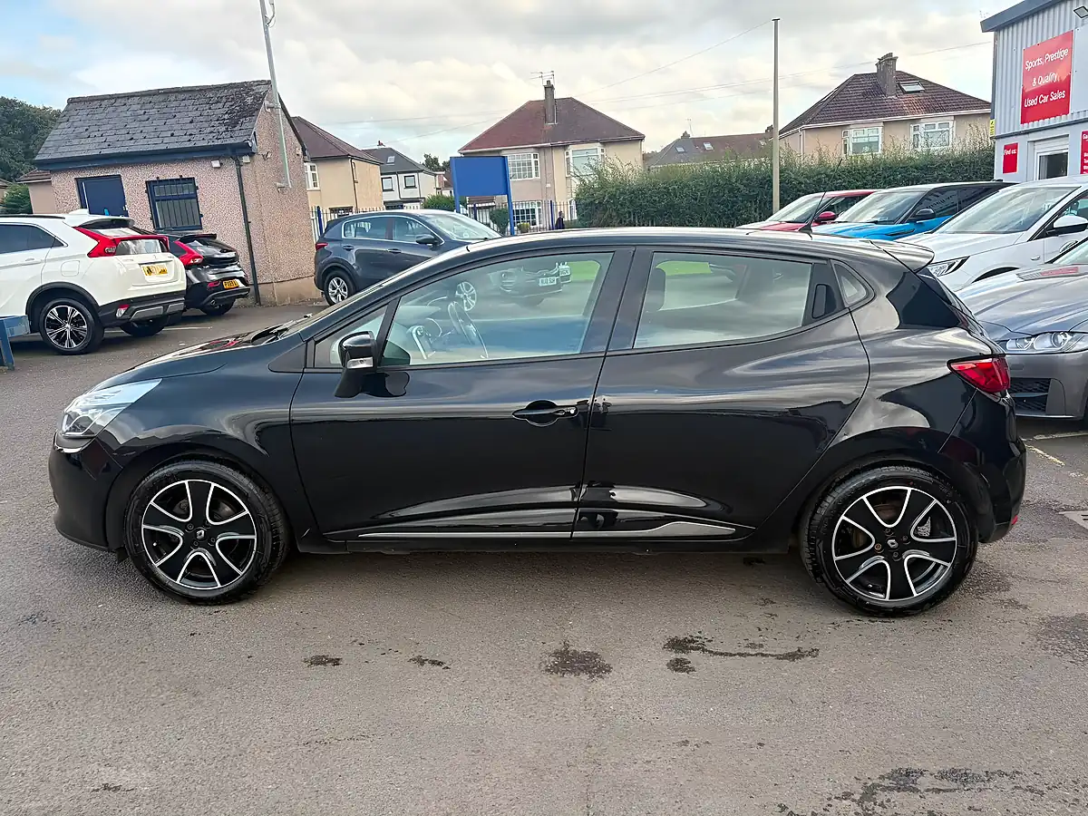 Used 2016 Renault Clio Dynamique Nav Black - Interior and Exterior details 14