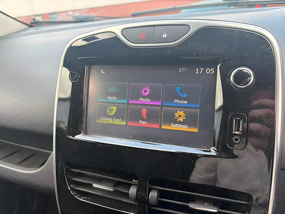 Used 2016 Renault Clio Dynamique Nav Black - Interior and Exterior details 2
