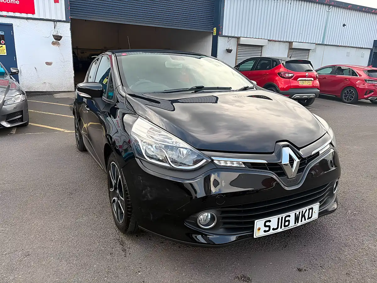 Used 2016 Renault Clio Dynamique Nav Black - Interior and Exterior details 4
