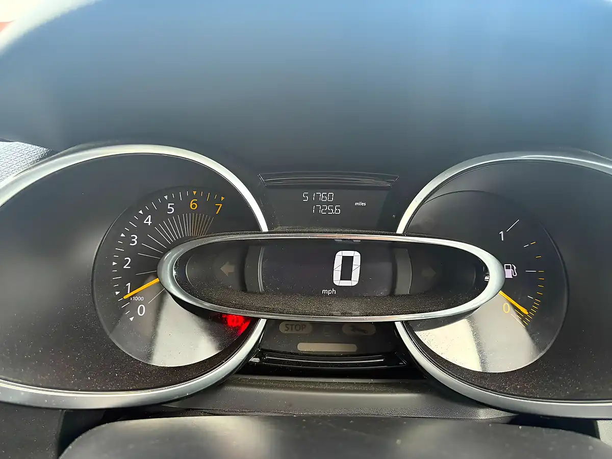 Used 2016 Renault Clio Dynamique Nav Black - Interior and Exterior details 6