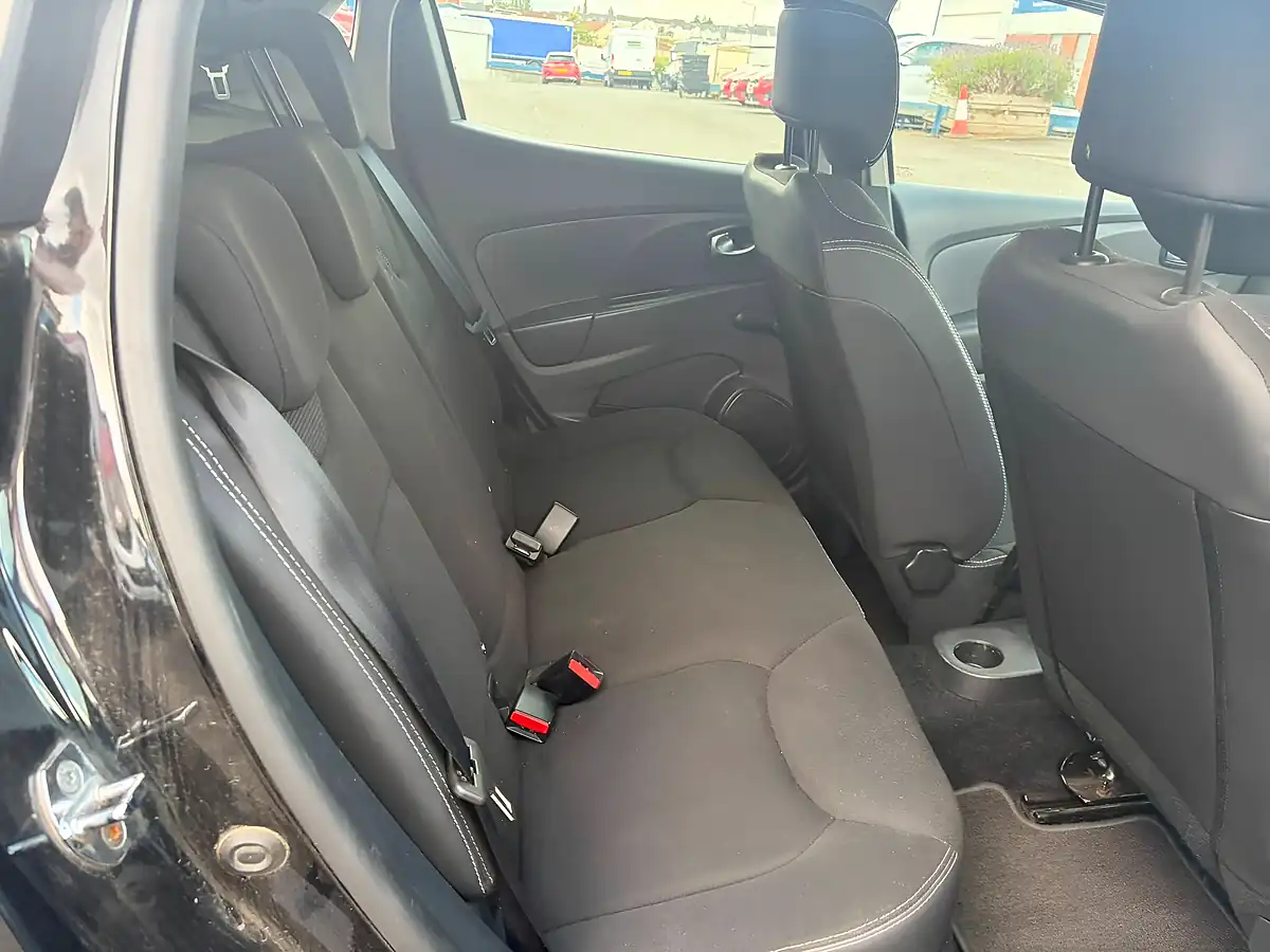 Used 2016 Renault Clio Dynamique Nav Black - Interior and Exterior details 8