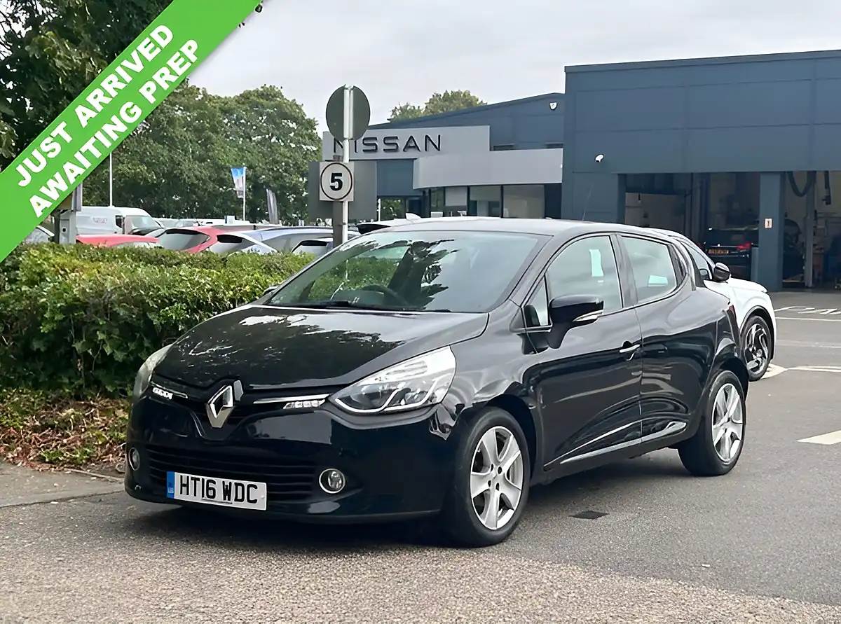 Used 2016 Renault Clio Dynamique Nav Black - Front View