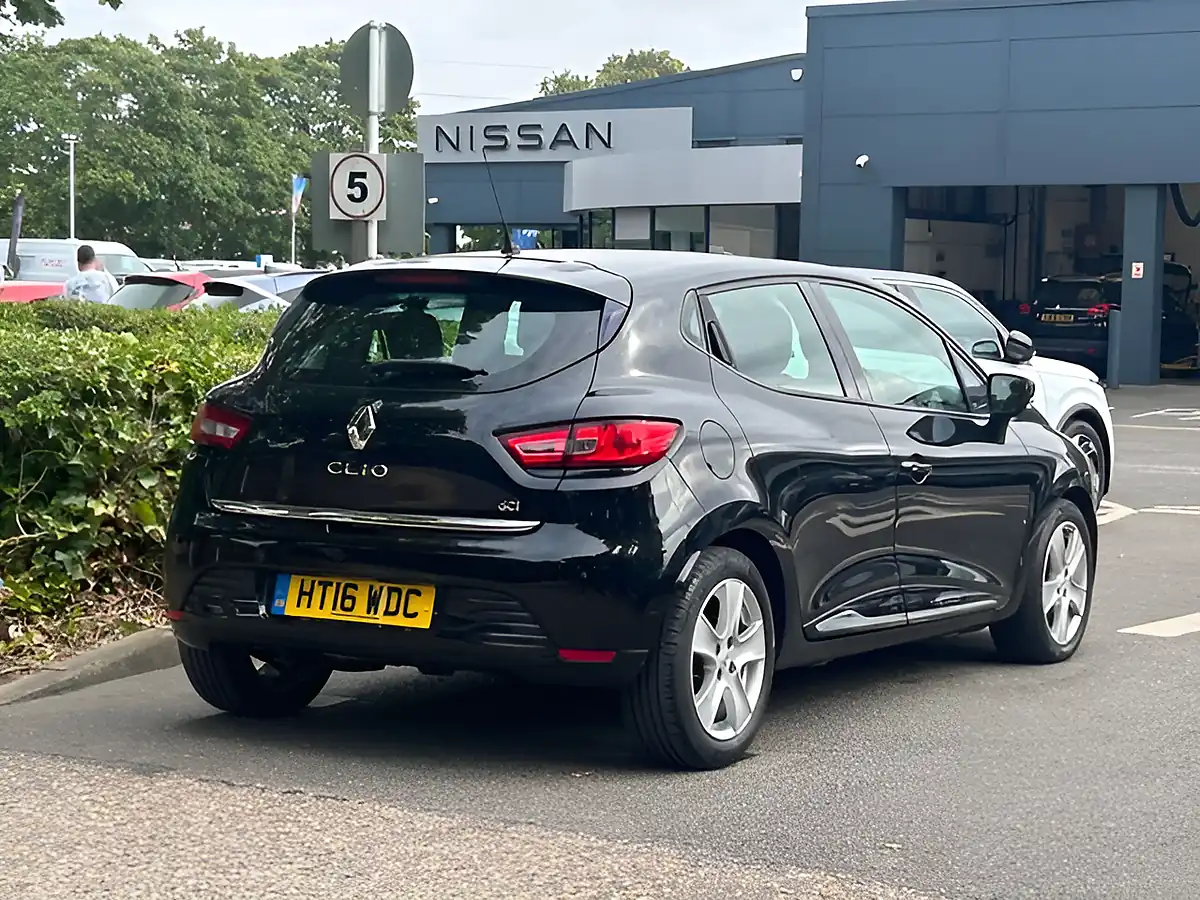 Used 2016 Renault Clio Dynamique Nav Black - Interior and Exterior details 3