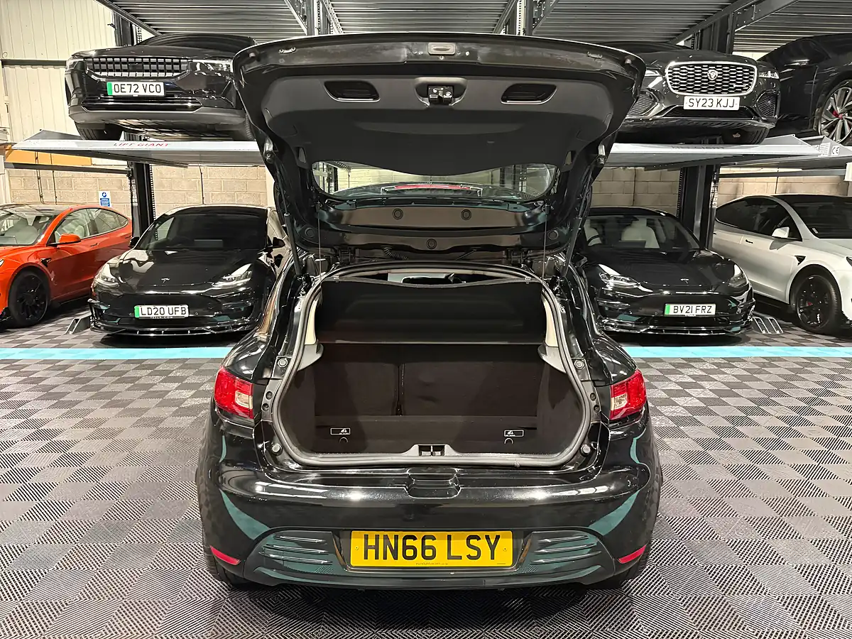 Used 2016 Renault Clio Dynamique Nav Black - Interior and Exterior details 14