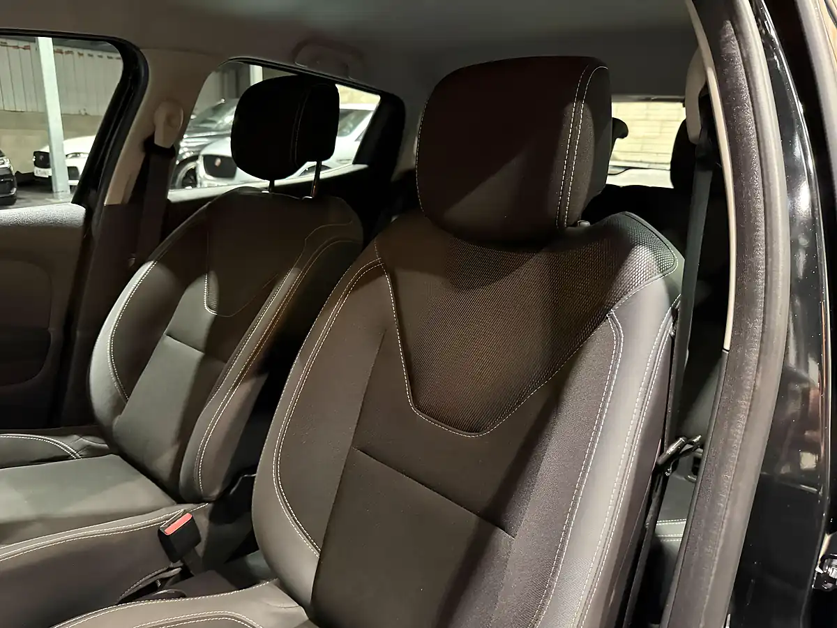 Used 2016 Renault Clio Dynamique Nav Black - Interior and Exterior details 15