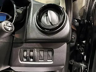 Used 2016 Renault Clio Dynamique Nav Black - Interior and Exterior details 16