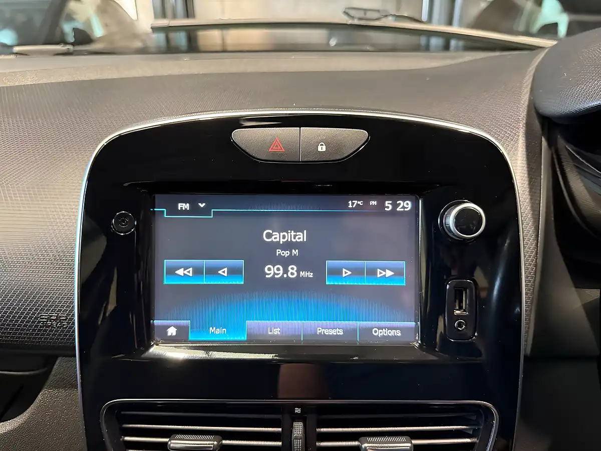 Used 2016 Renault Clio Dynamique Nav Black - Interior and Exterior details 18