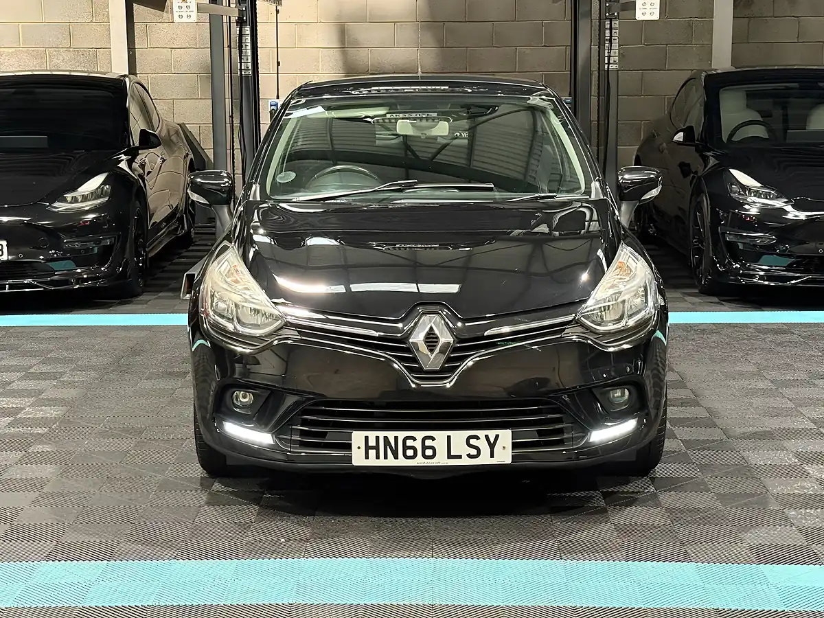 Used 2016 Renault Clio Dynamique Nav Black - Interior and Exterior details 2