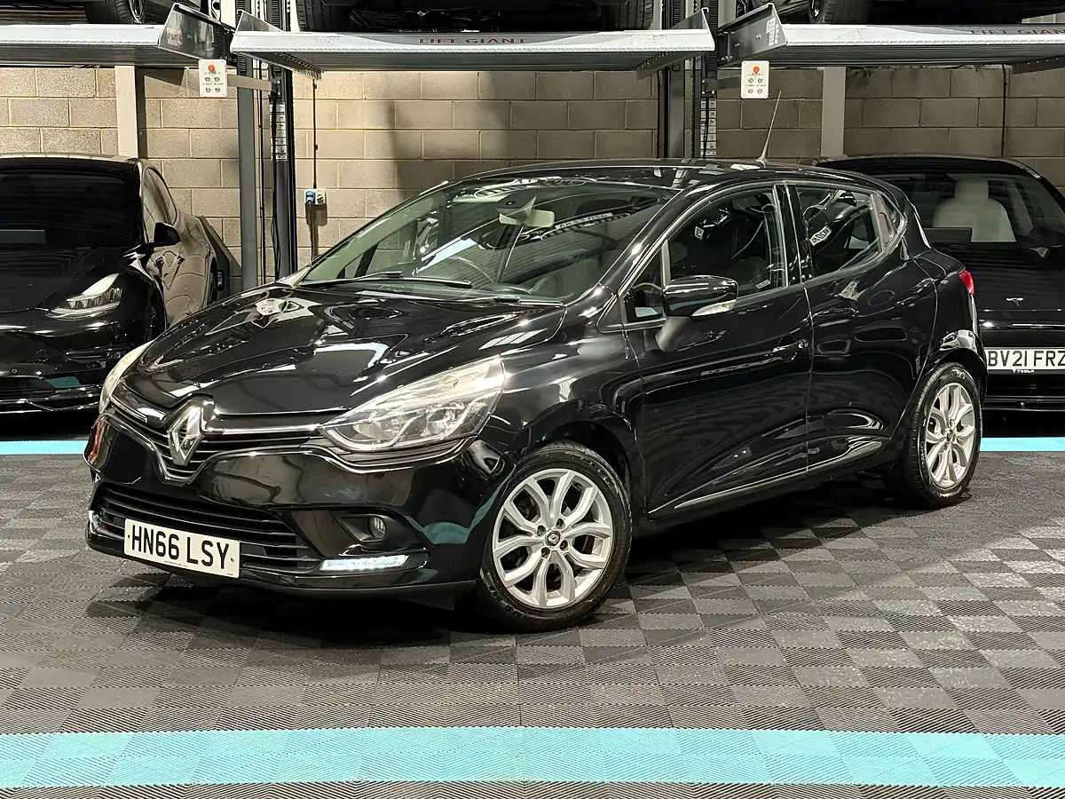 Used 2016 Renault Clio Dynamique Nav Black - Interior and Exterior details 3