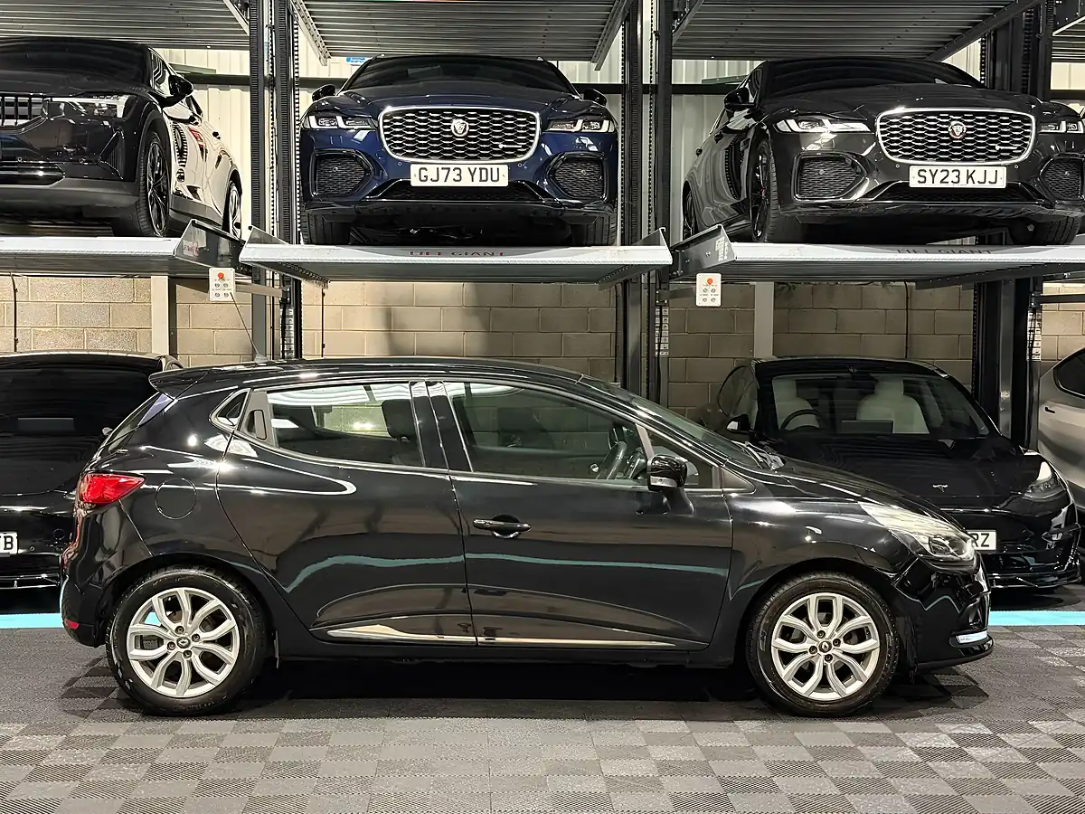Used 2016 Renault Clio Dynamique Nav Black - Interior and Exterior details 8