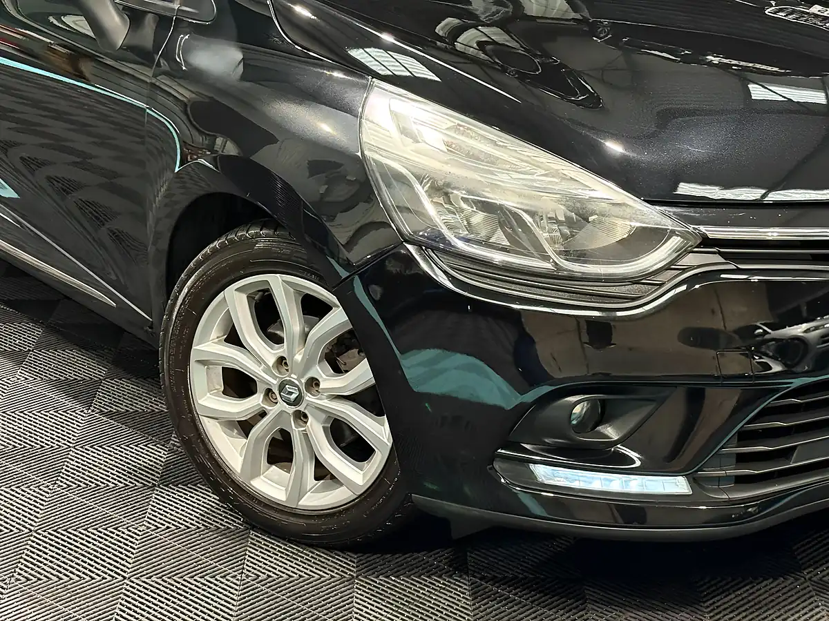 Used 2016 Renault Clio Dynamique Nav Black - Interior and Exterior details 9