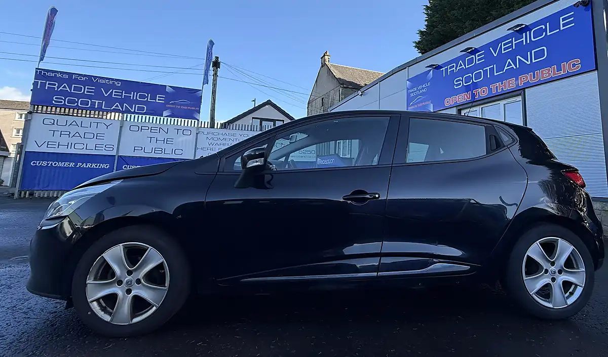 Used 2016 Renault Clio Dynamique Nav Black - Interior and Exterior details 2