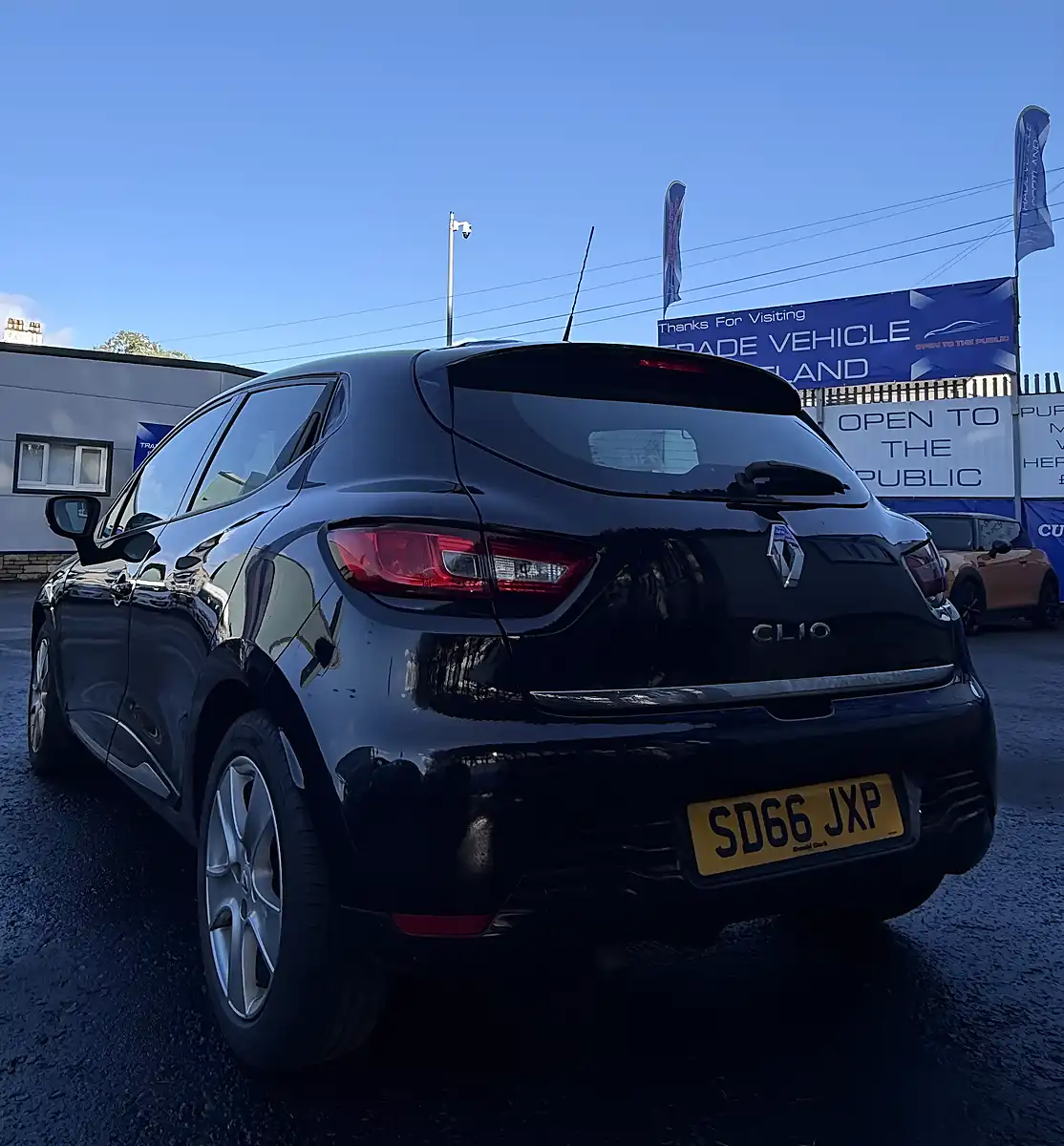 Used 2016 Renault Clio Dynamique Nav Black - Interior and Exterior details 3