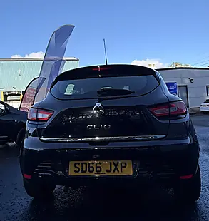 Used 2016 Renault Clio Dynamique Nav Black - Interior and Exterior details 4