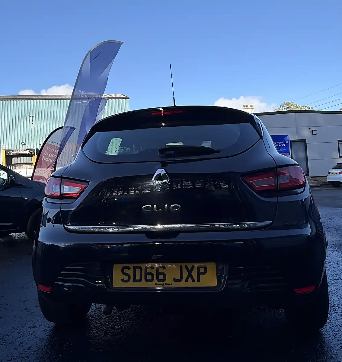 Used 2016 Renault Clio Dynamique Nav Black - Interior and Exterior details 4