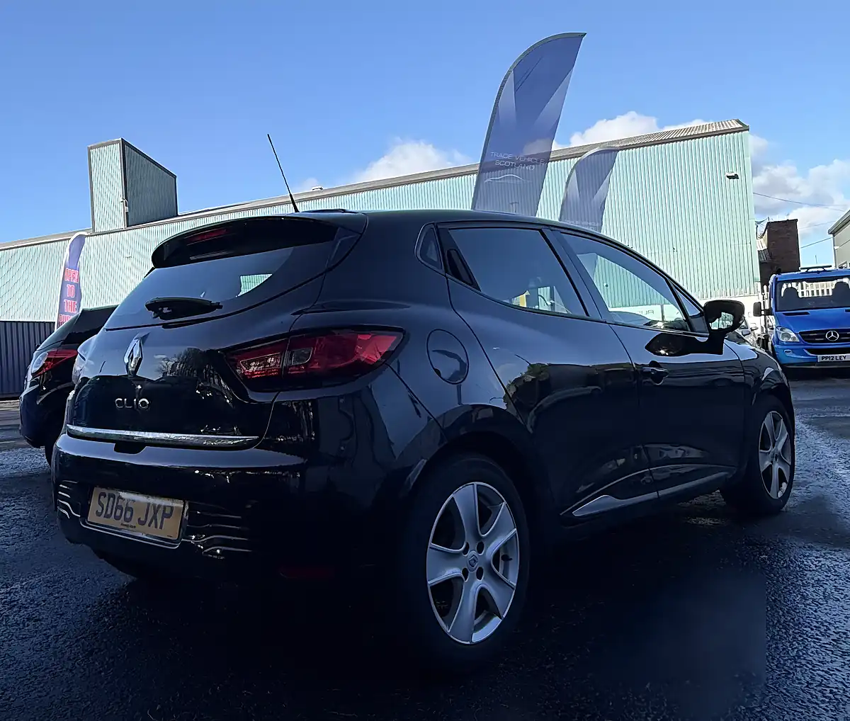 Used 2016 Renault Clio Dynamique Nav Black - Interior and Exterior details 5
