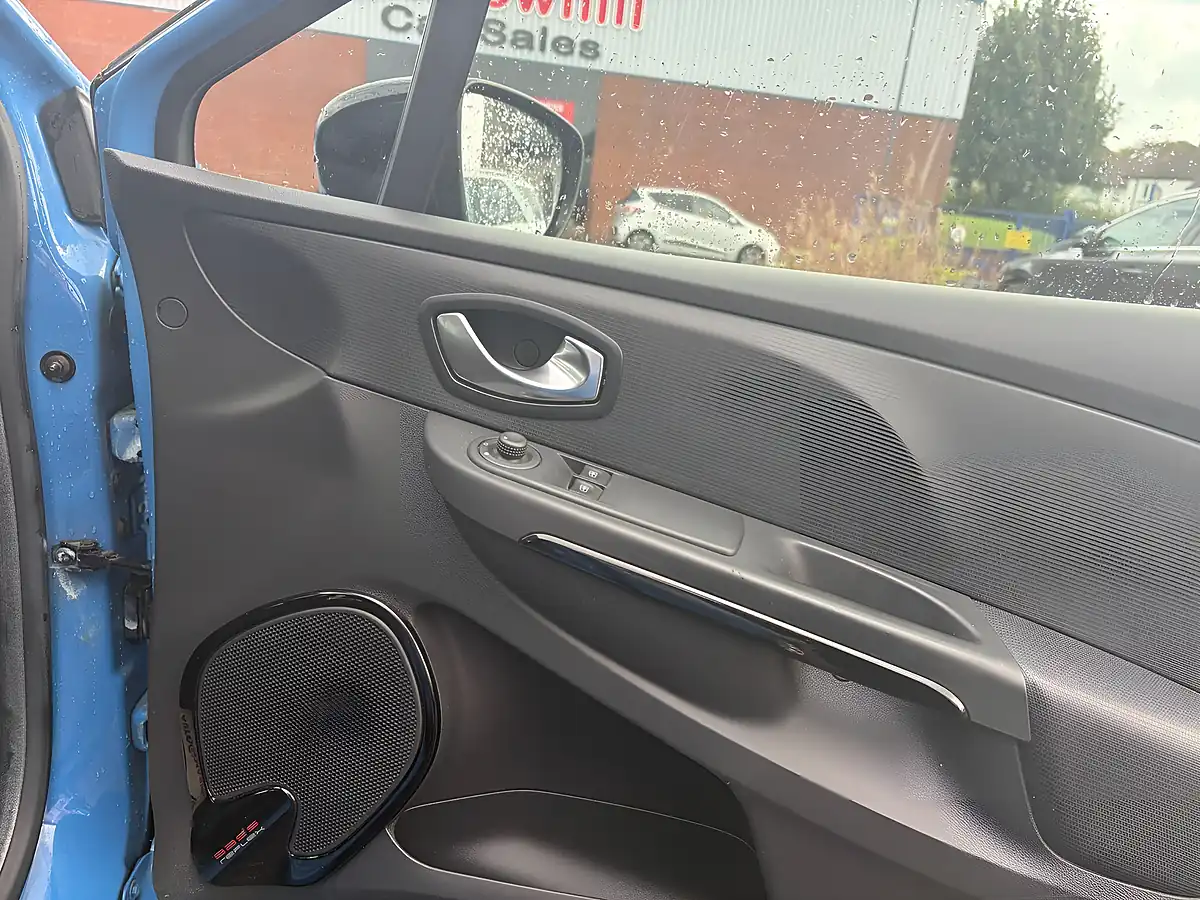 Used 2016 Renault Clio Dynamique Nav Blue - Interior and Exterior details 10