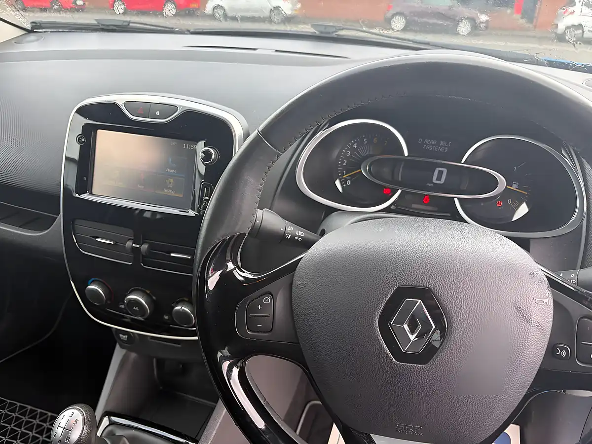Used 2016 Renault Clio Dynamique Nav Blue - Interior and Exterior details 14