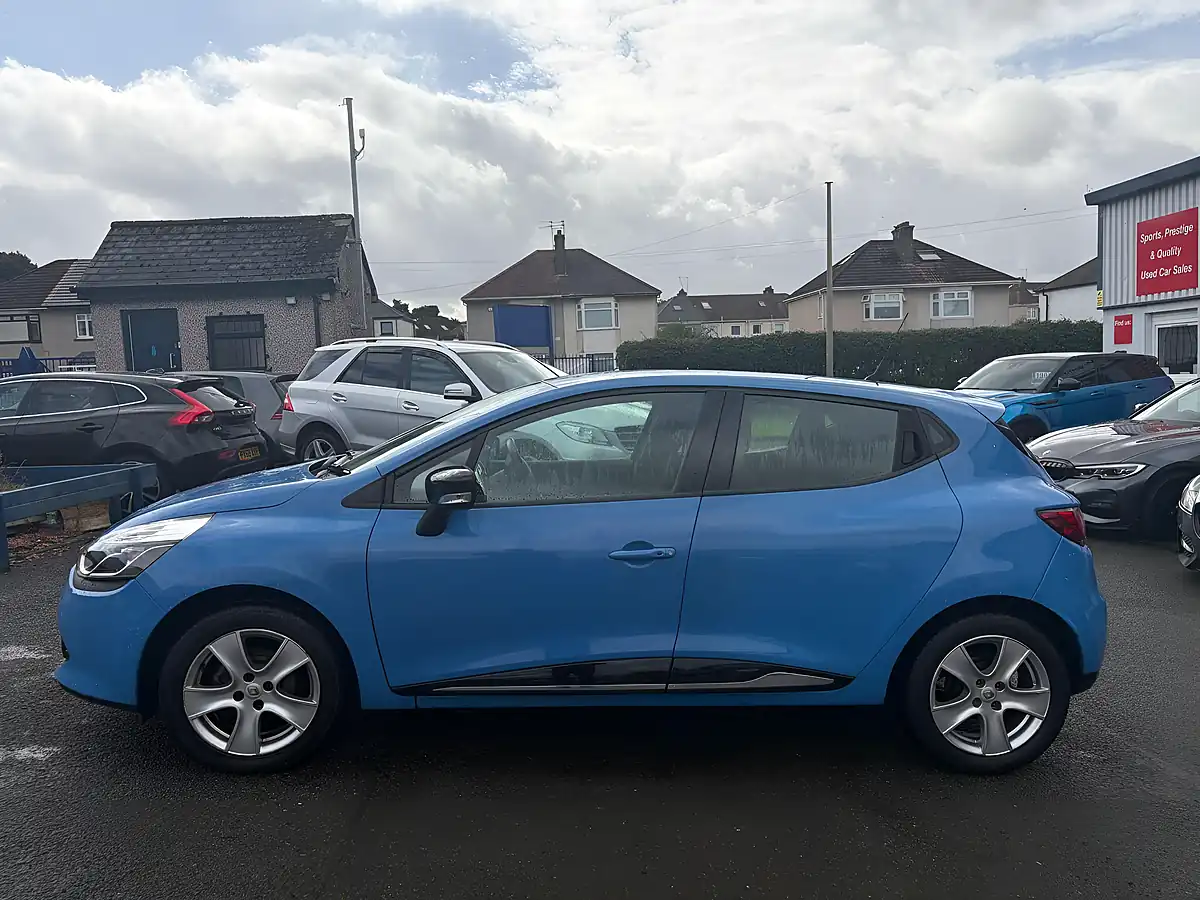 Used 2016 Renault Clio Dynamique Nav Blue - Interior and Exterior details 6