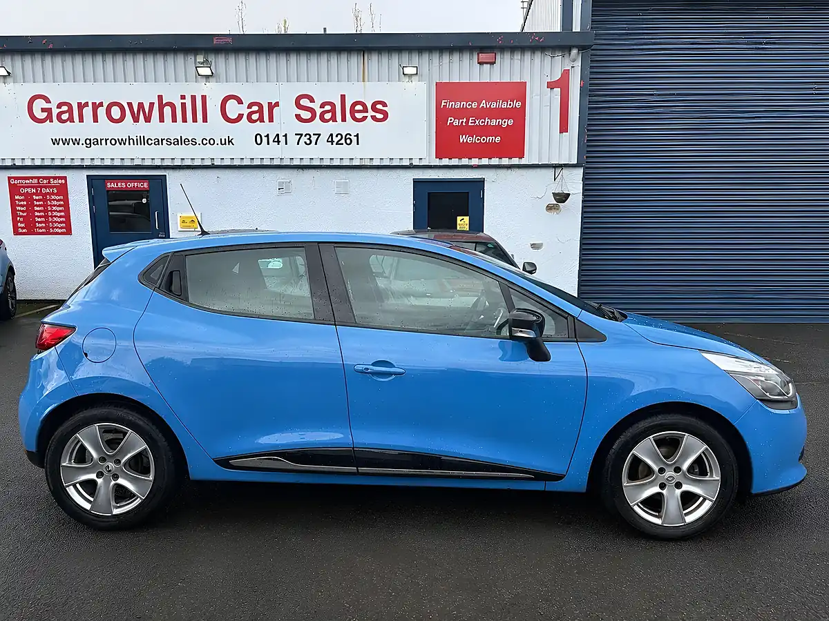 Used 2016 Renault Clio Dynamique Nav Blue - Interior and Exterior details 8