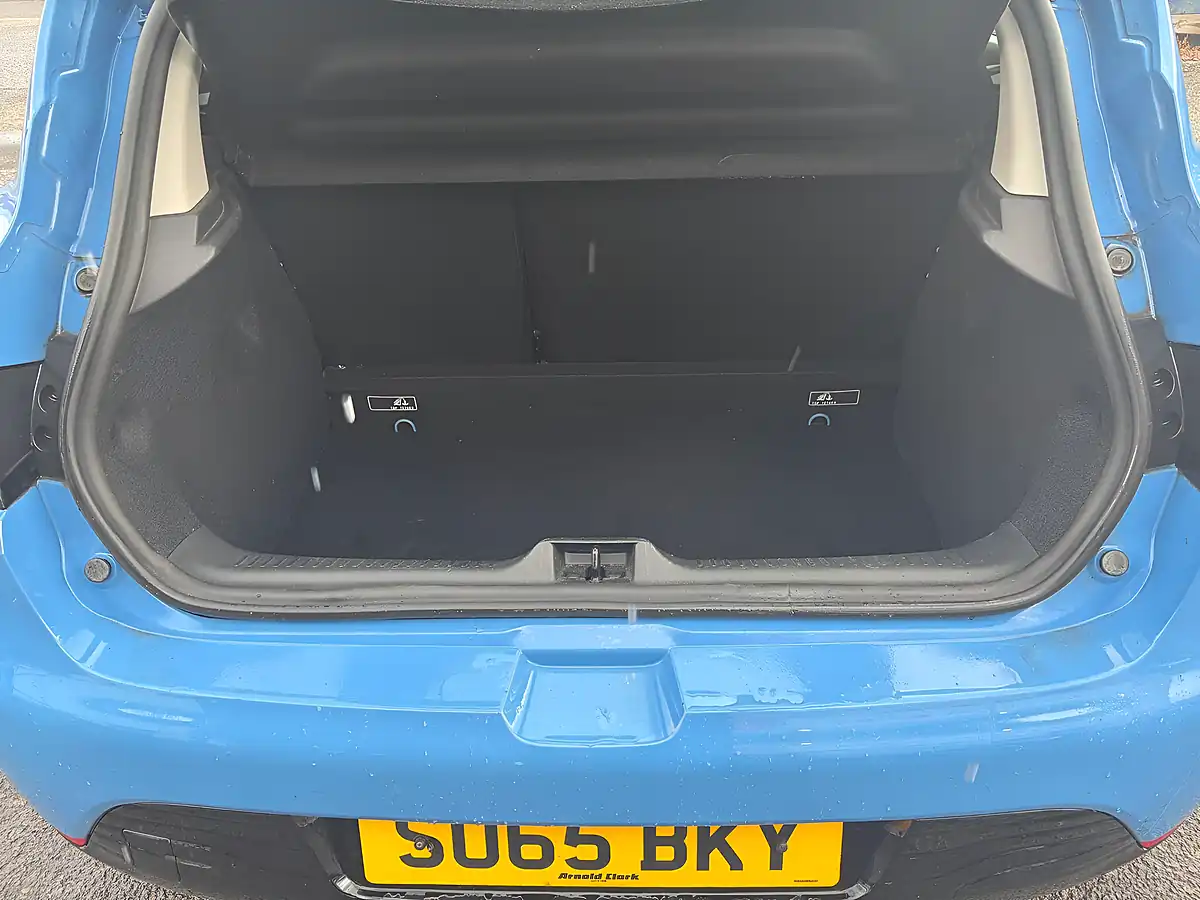 Used 2016 Renault Clio Dynamique Nav Blue - Interior and Exterior details 9