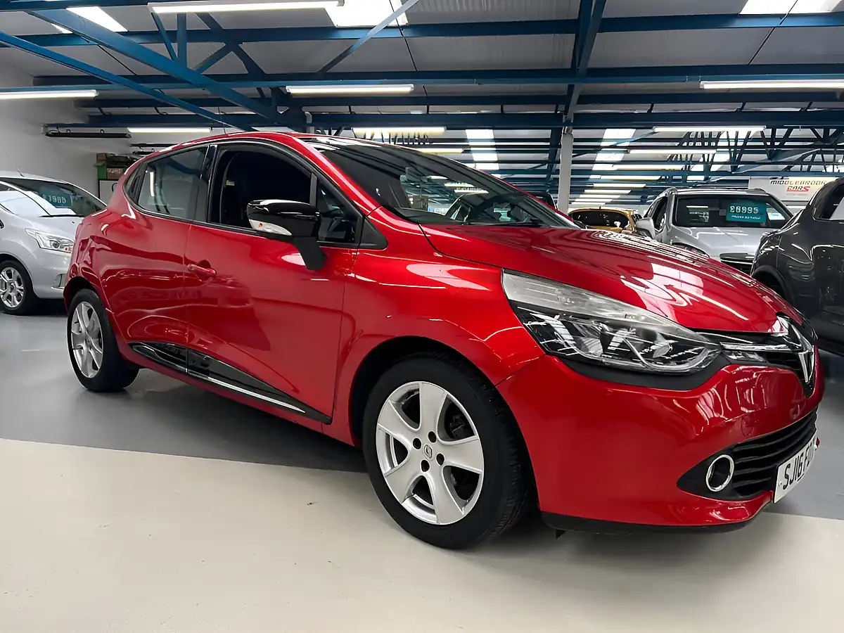 Used 2016 Renault Clio Dynamique Nav Flame Red - Front View