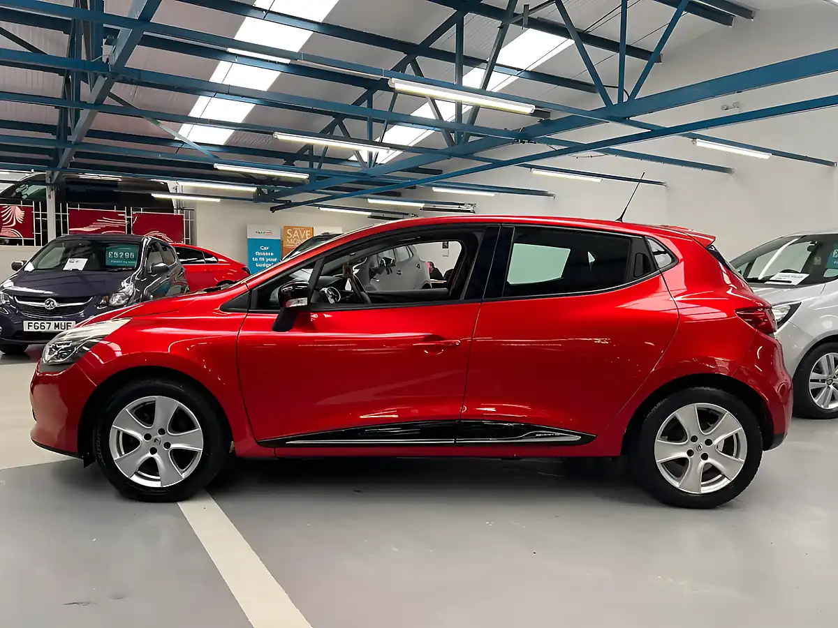 Used 2016 Renault Clio Dynamique Nav Flame Red - Interior and Exterior details 3