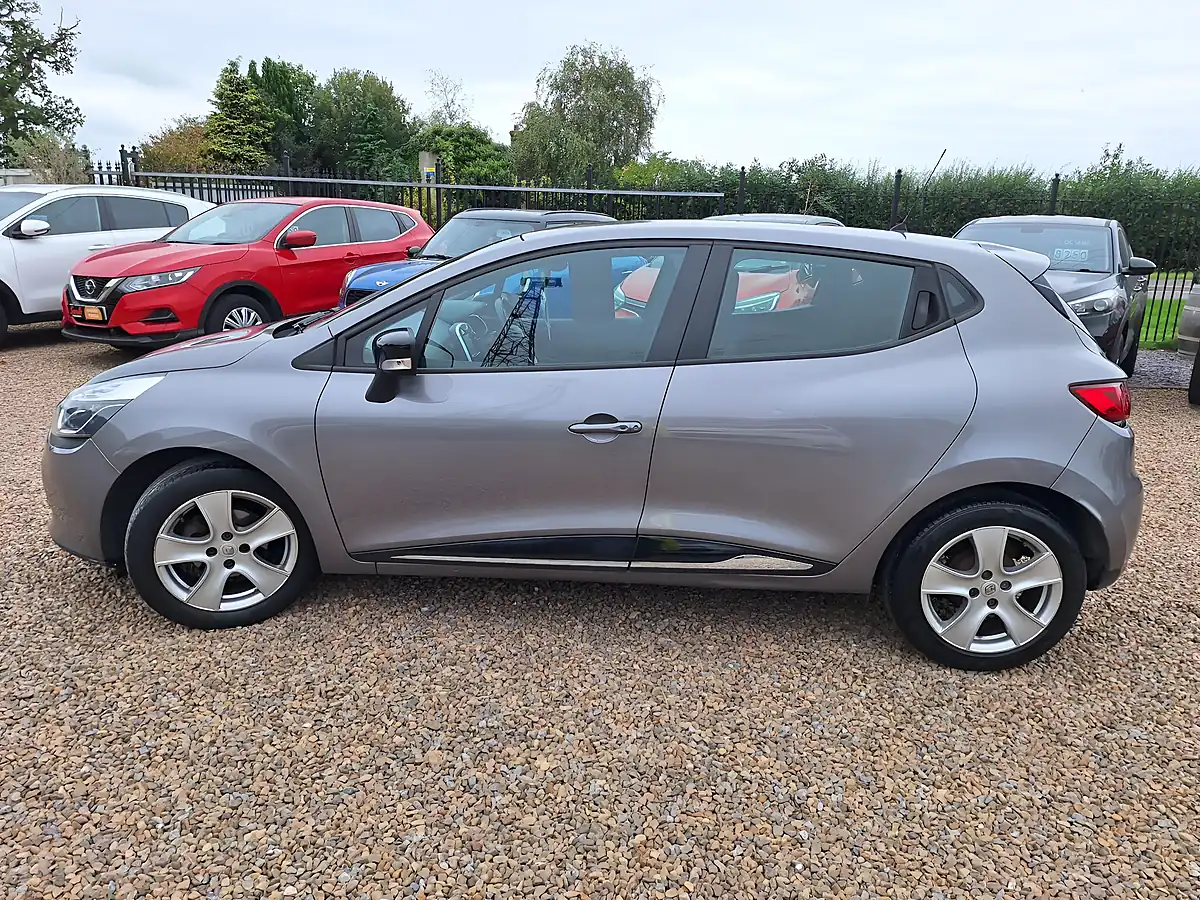 Used 2016 Renault Clio Dynamique Nav Grey - Interior and Exterior details 11