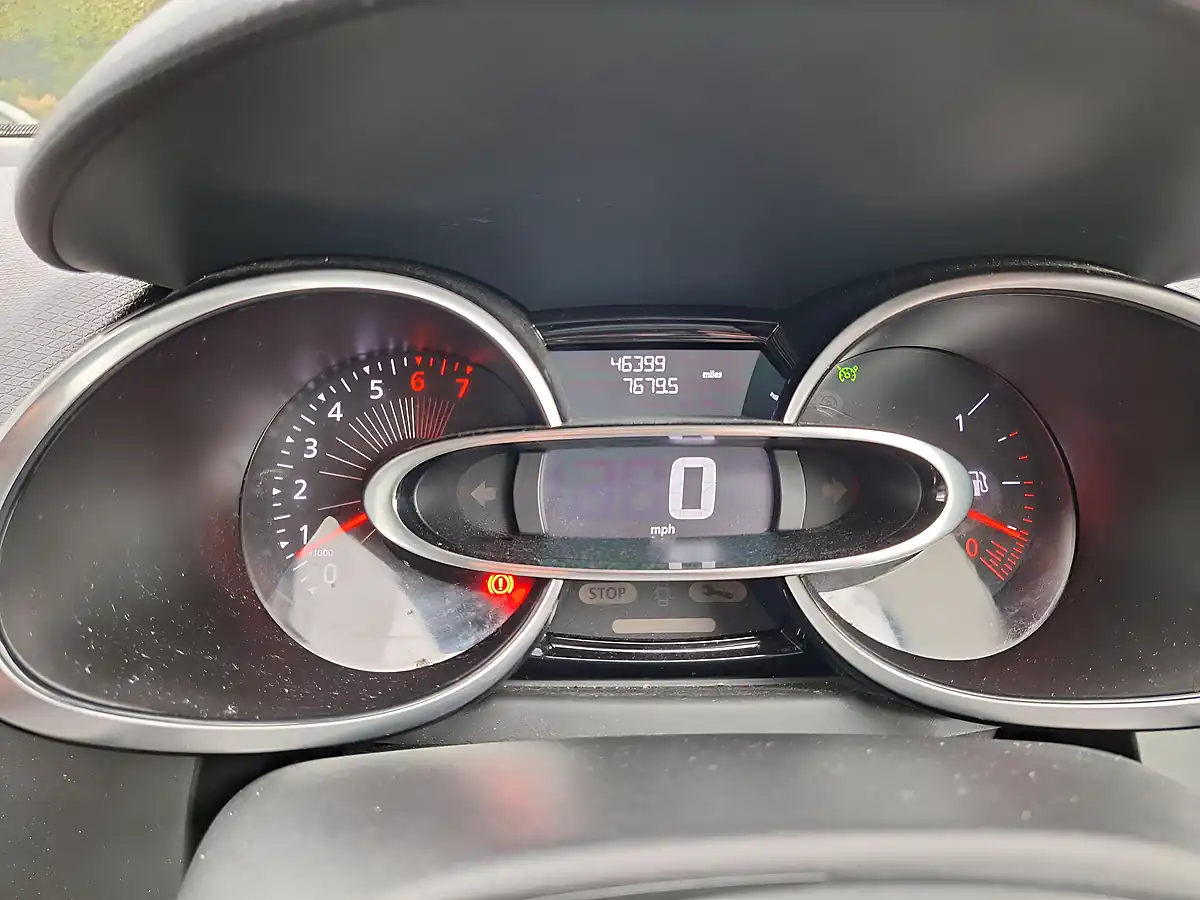 Used 2016 Renault Clio Dynamique Nav Grey - Interior and Exterior details 18