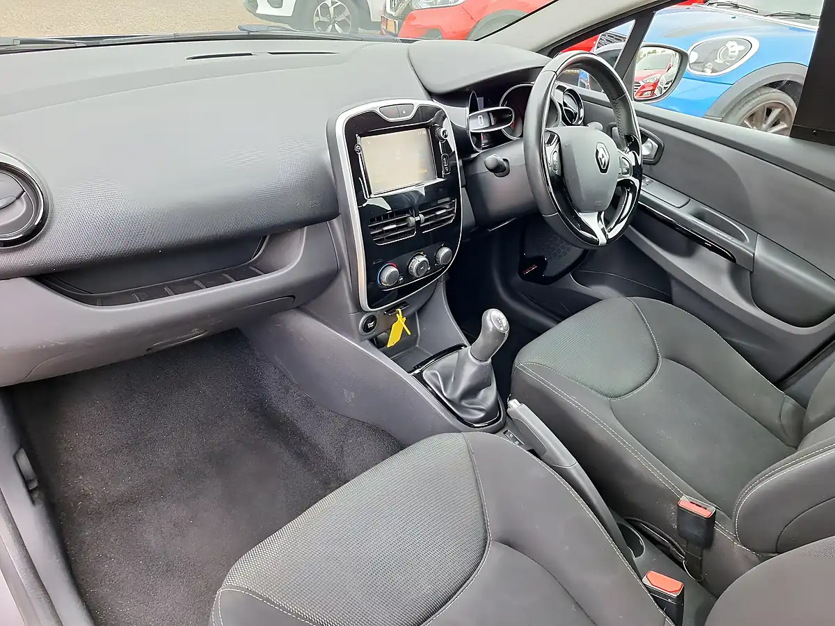 Used 2016 Renault Clio Dynamique Nav Grey - Interior and Exterior details 2