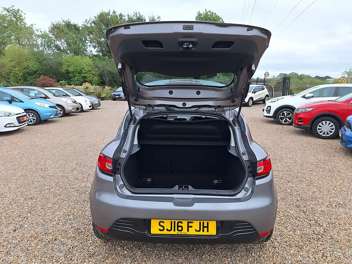 Used 2016 Renault Clio Dynamique Nav Grey - Interior and Exterior details 7