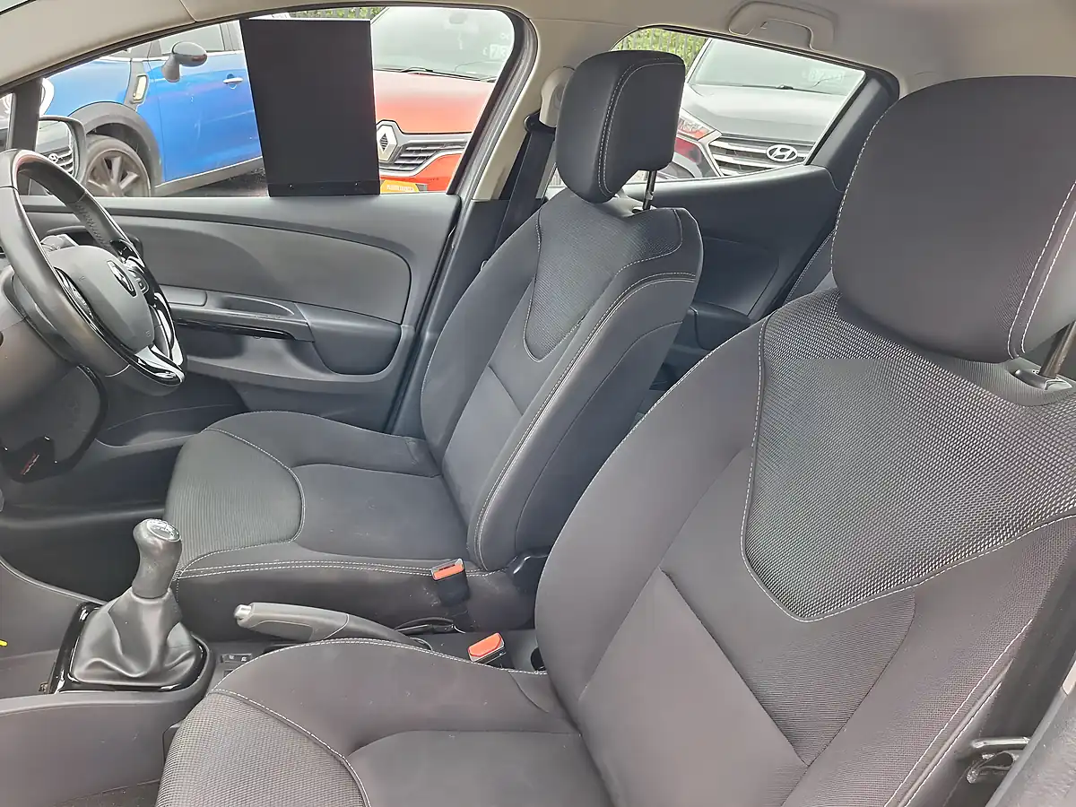Used 2016 Renault Clio Dynamique Nav Grey - Interior and Exterior details 9