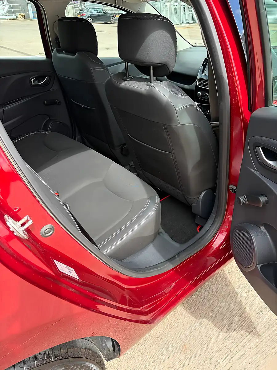 Used 2016 Renault Clio Dynamique Nav Red - Interior and Exterior details 11