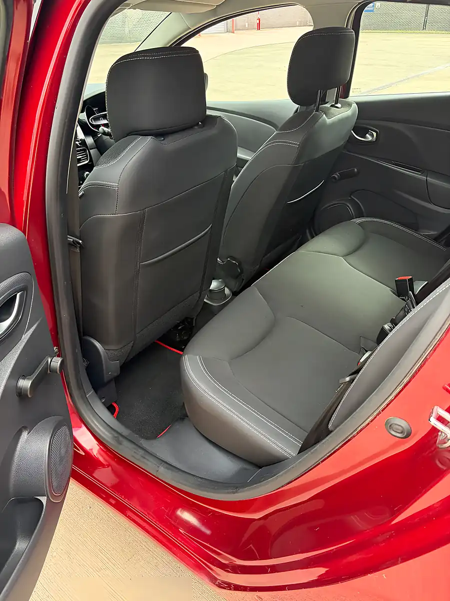 Used 2016 Renault Clio Dynamique Nav Red - Interior and Exterior details 12