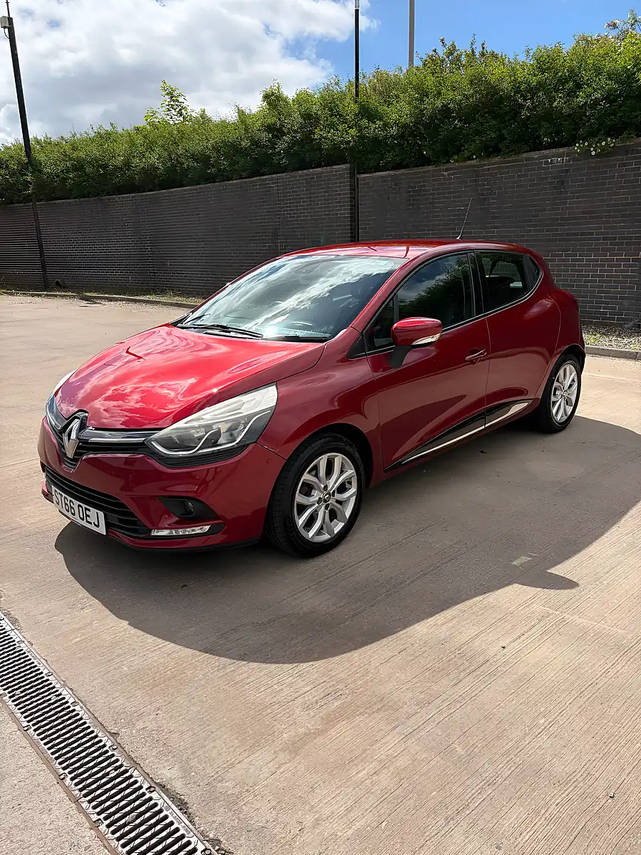 Used 2016 Renault Clio Dynamique Nav Red - Interior and Exterior details 2