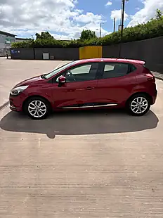Used 2016 Renault Clio Dynamique Nav Red - Interior and Exterior details 3