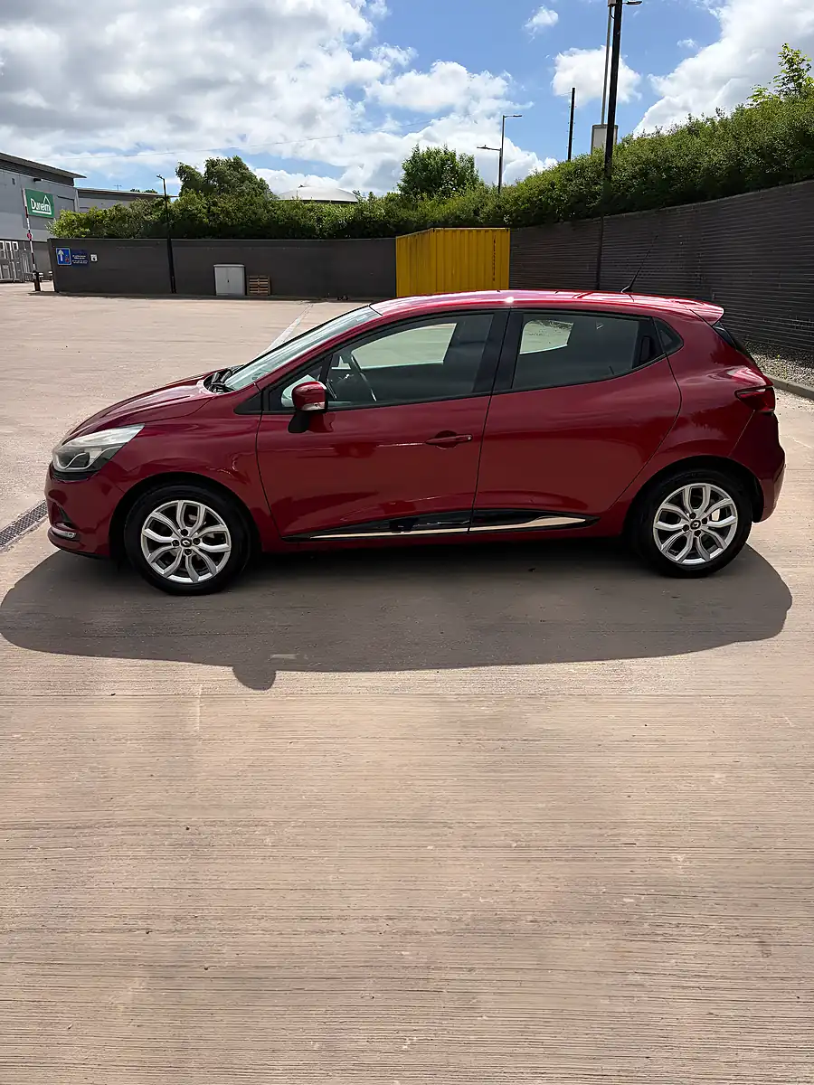 Used 2016 Renault Clio Dynamique Nav Red - Interior and Exterior details 3